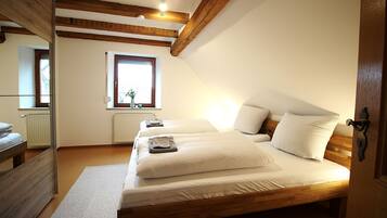 3 bedrooms, iron/ironing board, free WiFi, bed sheets