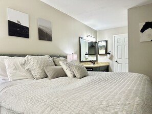 3 slaapkamers, een bureau, een strijkplank/strijkijzer, wifi