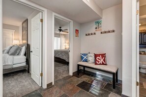 3 camere, una scrivania, ferro/asse da stiro, Wi-Fi