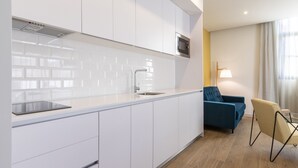 A modern kitchen with white cabinets, a built-in microwave, and a sleek countertop. - Tandem Portal de Elche (Alicante)