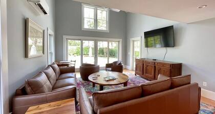 Vacation in downtown Chatham close to Lighthouse Beach