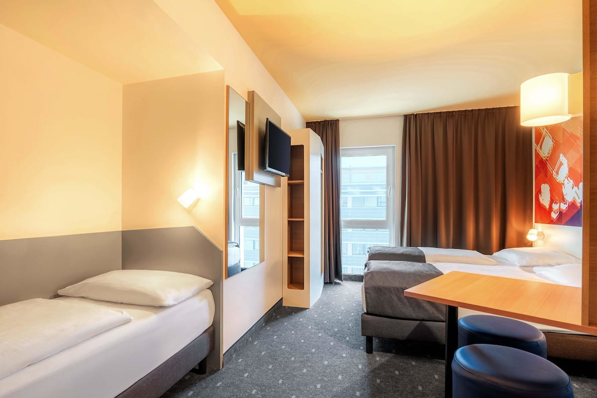 Triple Room | Hypo-allergenic bedding, desk, soundproofing, free WiFi