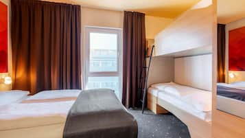 Hypo-allergenic bedding, desk, soundproofing, free WiFi