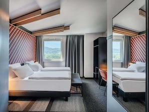 Hypo-allergenic bedding, desk, soundproofing, free WiFi