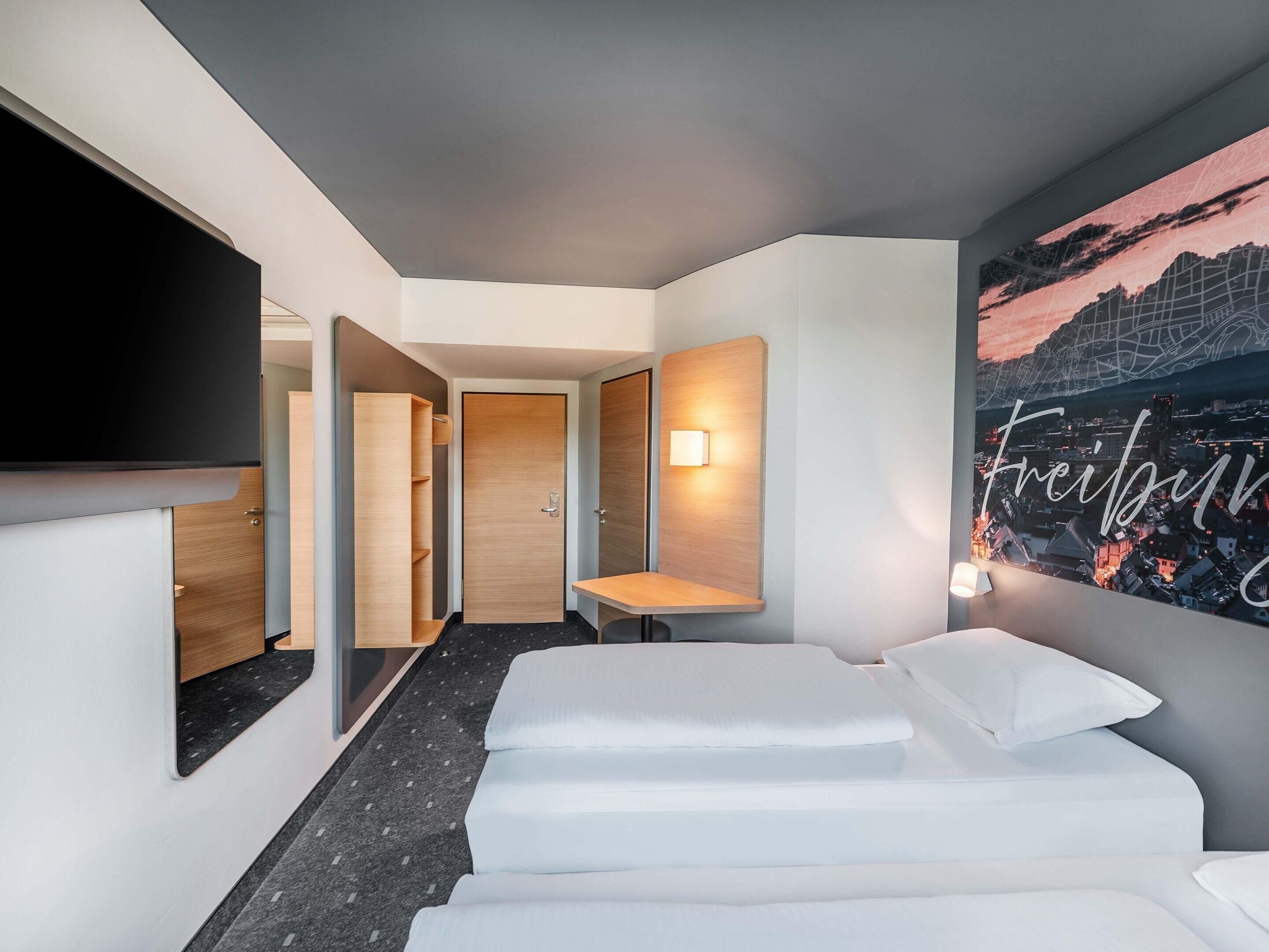 Hypo-allergenic bedding, desk, soundproofing, free WiFi
