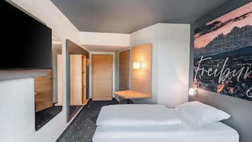 Hypo-allergenic bedding, desk, soundproofing, free WiFi