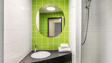 Dusche, Haartrockner, Seife, Shampoo