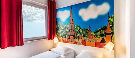 Hypo-allergenic bedding, desk, soundproofing, free WiFi