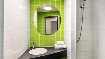 Hypo-allergenic bedding, desk, soundproofing, free WiFi