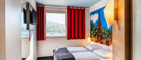 Literie hypoallergénique, bureau, chambres insonorisées, Wi-Fi gratuit