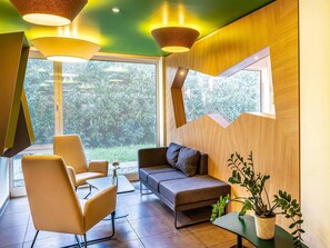 Lobby - B&B Hotel Freiburg-Süd (Freiburg im Breisgau)