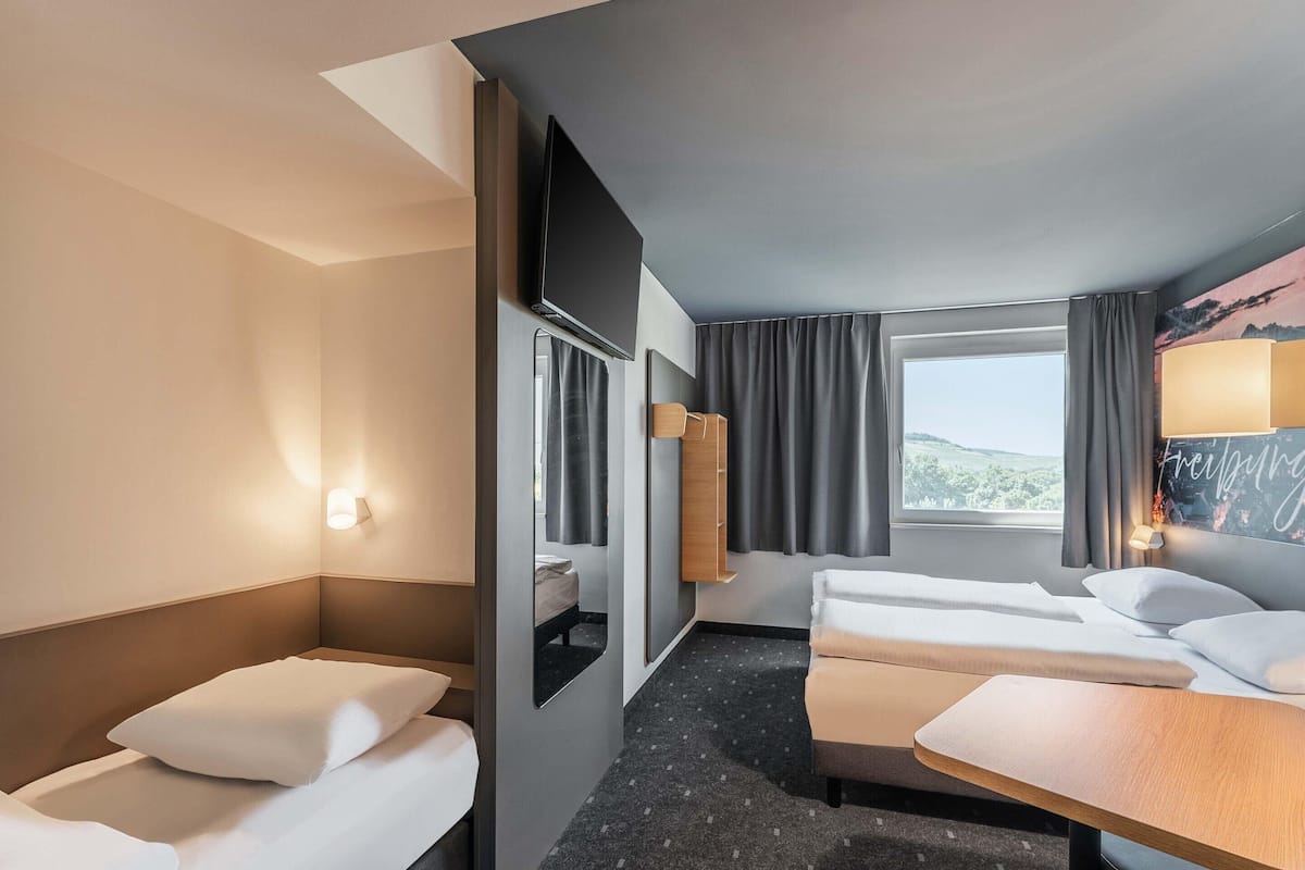 Triple Room | Hypo-allergenic bedding, desk, soundproofing, free WiFi