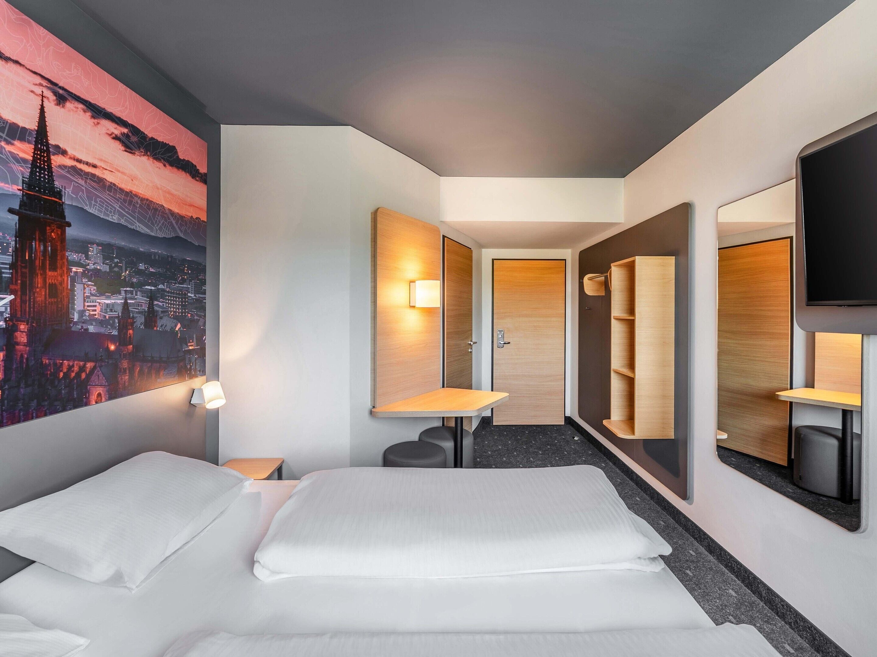 Habitación doble | Ropa de cama hipoalergénica, escritorio, insonorización y wifi gratis 