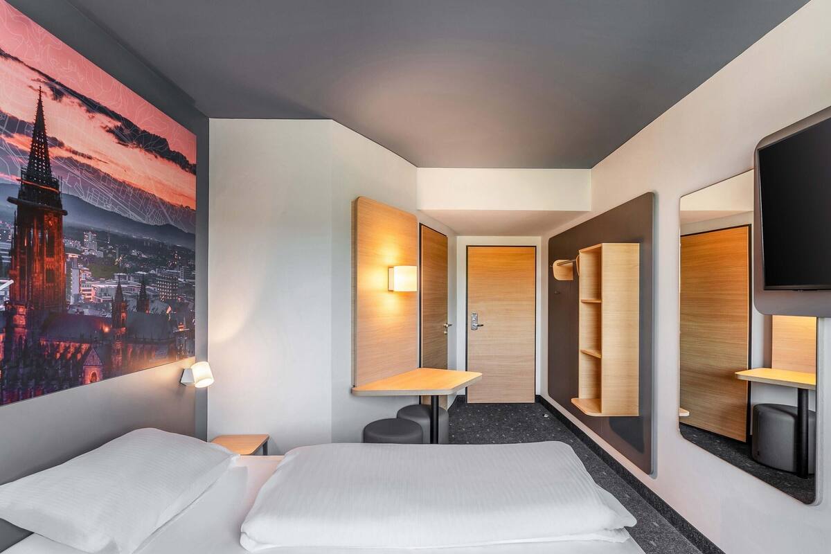 Double Room | Hypo-allergenic bedding, desk, soundproofing, free WiFi
