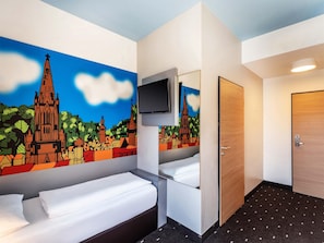 Hypo-allergenic bedding, desk, soundproofing, free WiFi