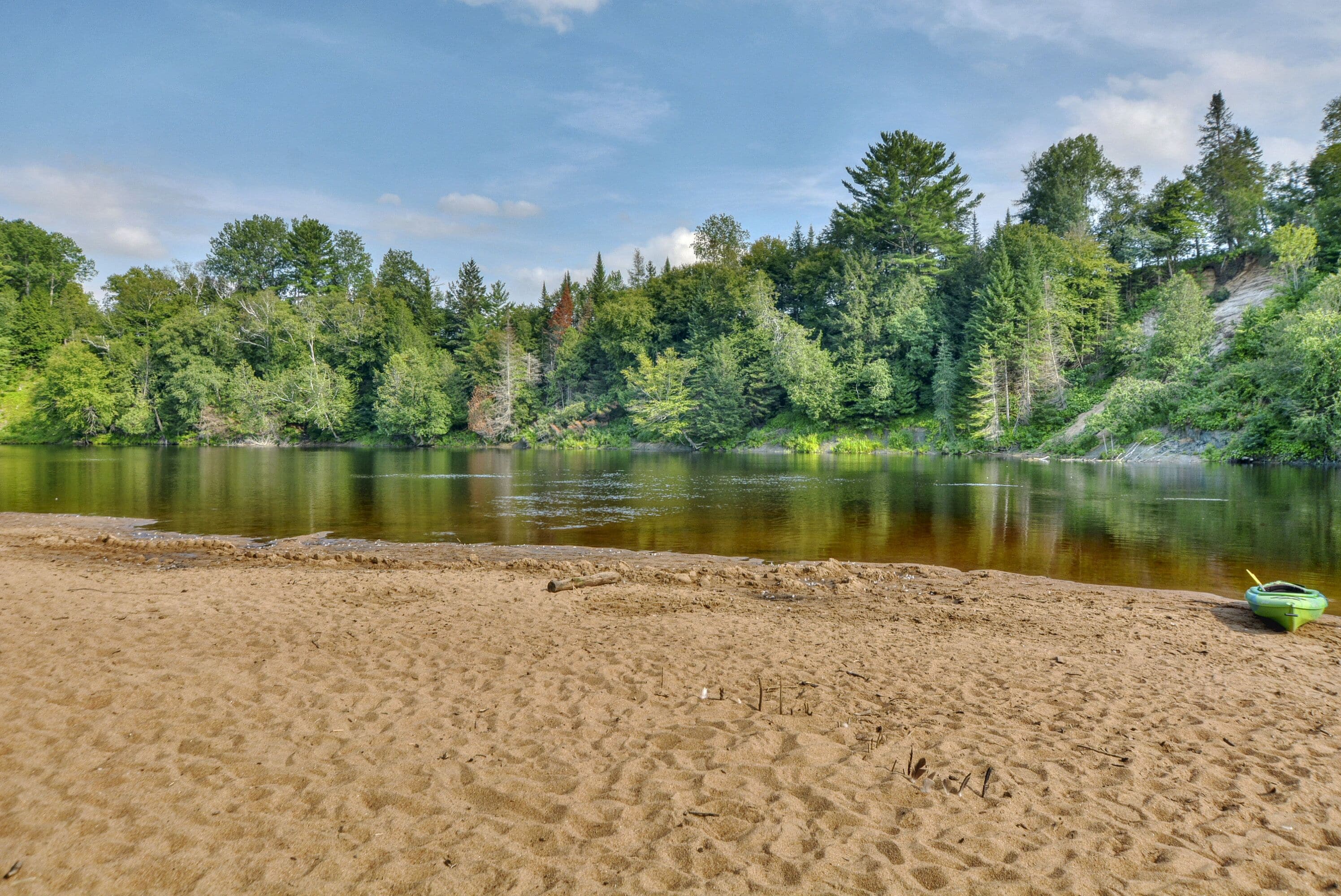 På stranden og solsenger