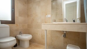 Baignoire, serviettes fournies
