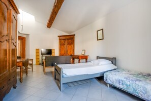 4 habitaciones, tabla de planchar con plancha y wifi gratis