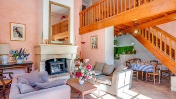 Télévision, cheminée