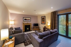 TV - Inver at Highland Club Scotland (Loch Ness, Scotland)