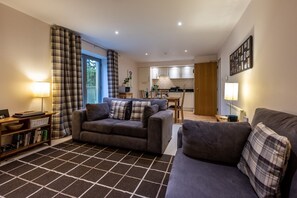 TV - Inver at Highland Club Scotland (Loch Ness, Scotland)