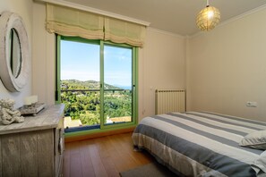 3 bedrooms, iron/ironing board