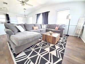 Smart TV, chimenea, Netflix y libros 