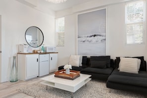 Interior - The East Coast Host - The Modern Dojo (Kitty Hawk)