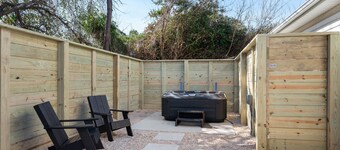 Private Hot Tub! 100” Projector In Bedroom, Luxury King Bed/Design, OBX Beaches!