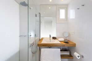 Shower, towels