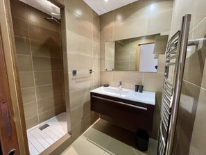 Badekar og hårføner