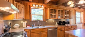 Hot Tub! Secluded Cabin, overlook Lake Pagosa on 39 acres, No Neighbors!
