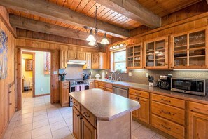 Frigorífic, microones, forn i placa de cuina 