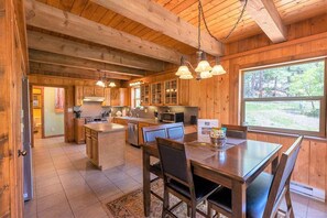 Dining - Hot Tub! Secluded Cabin, overlook Lake Pagosa on 39 acres, No Neighbors! (Pagosa Springs)