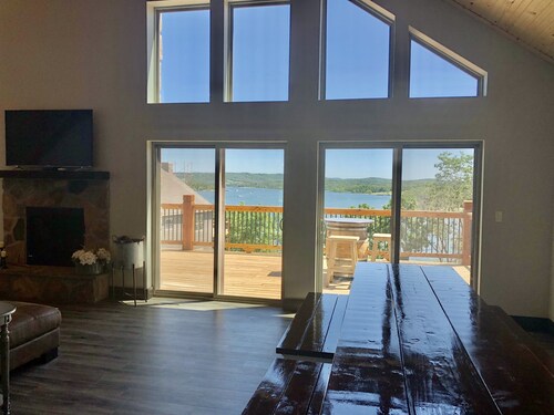 Tomahawk Lodge Wheelchair Friendly w/Bluff View Near Branson! Pickleball Court