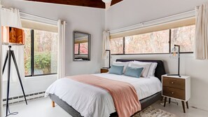 4 bedrooms, laptop workspace, iron/ironing board, Internet