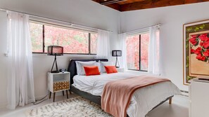 4 bedrooms, laptop workspace, iron/ironing board, internet
