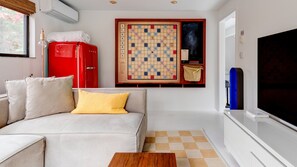 Smart TV, fireplace, toys, stereo