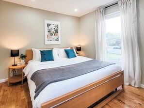 8 bedrooms, iron/ironing board, WiFi, bed sheets