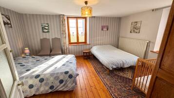 3 chambres, fer et planche à repasser, Wi-Fi gratuit