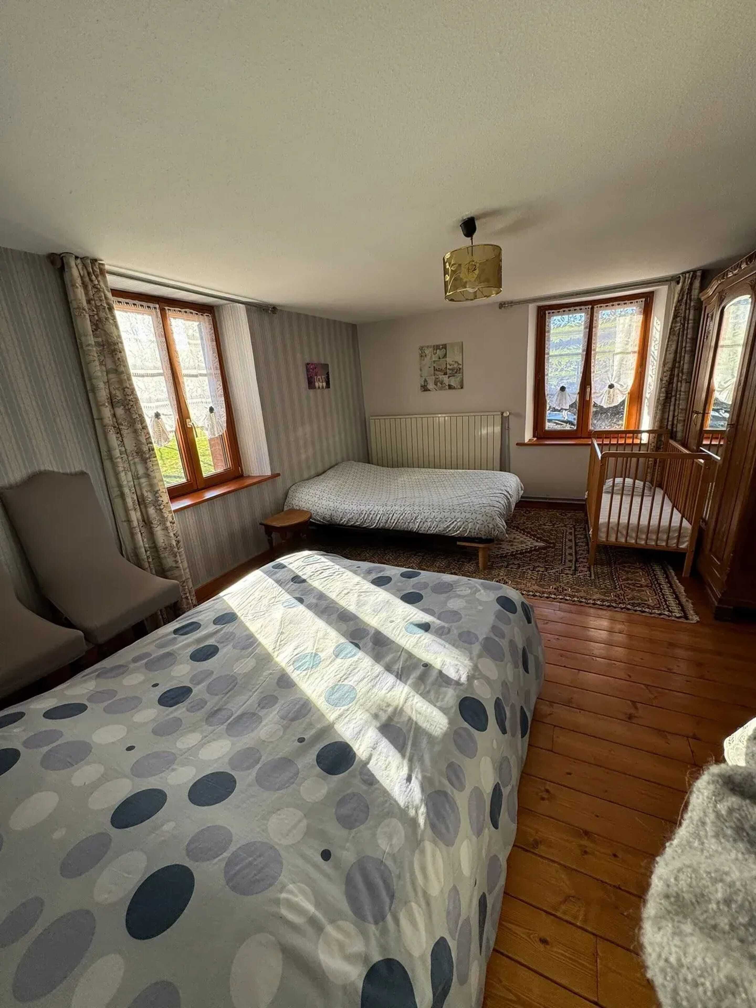 3 bedrooms, iron/ironing board, internet