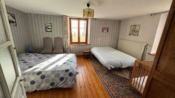 3 chambres, fer et planche à repasser, Wi-Fi gratuit