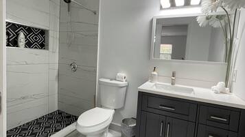 Badekar, hårtørrer, håndklæder, Sæbe