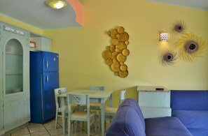 Dining - Cottage with garden and barbecue 100 m from the sea (Castiadas)