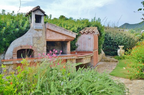 Cottage with garden and barbecue 100 m from the sea