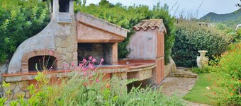 Cottage with garden and barbecue 100 m from the sea