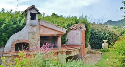 Cottage with garden and barbecue 100 m from the sea