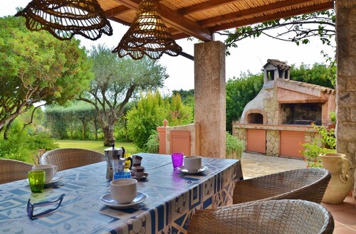 Cottage with garden and barbecue 100 m from the sea
