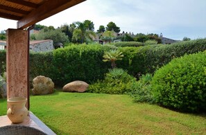 Property grounds - Cottage with garden and barbecue 100 m from the sea (Castiadas)