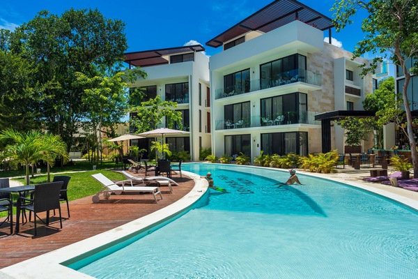 Luxury condo with Spa, Gym pools